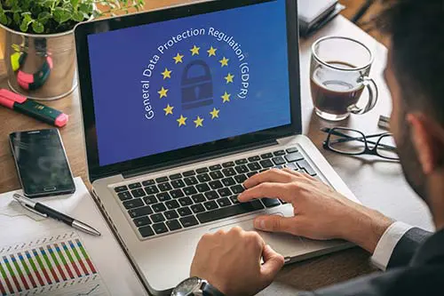 Laptop mit DSGVO der Europäischen Union